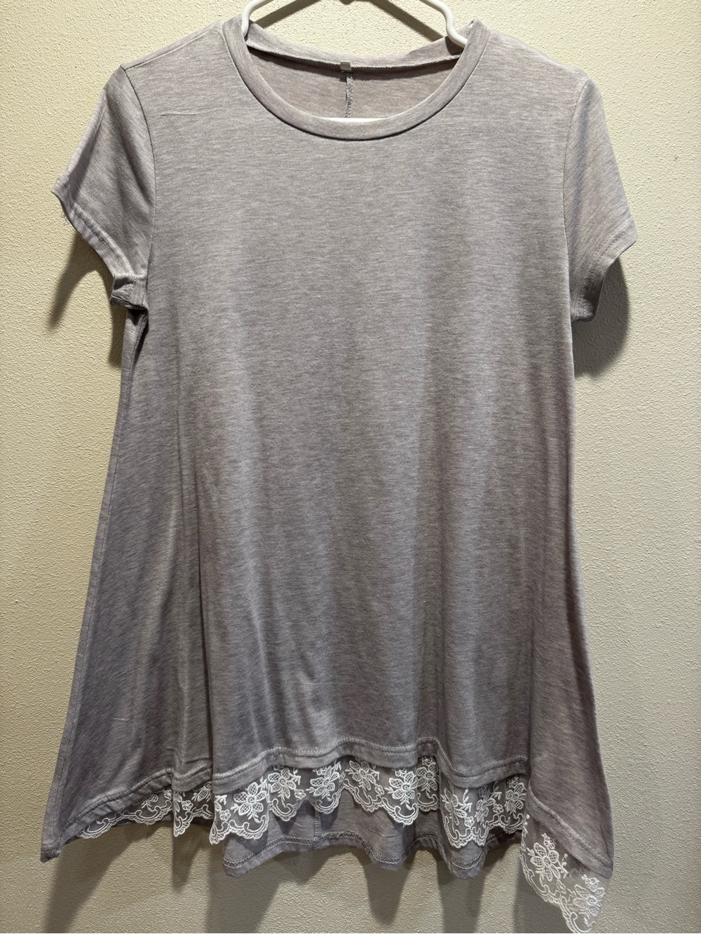Women’s Medium Gray Lace-Hem Short Sleeve Tee
